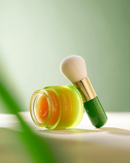 Quench your skin’s thirst with Resurfacing Mask. 💦 Made with Beet Root Extract to boost hydration and smooth roughness, this powerhouse treatment leaves your complexion radiant and refreshed.

Try this bestseller at TataHarperSkincare.com and @sephora #cleanatsephora