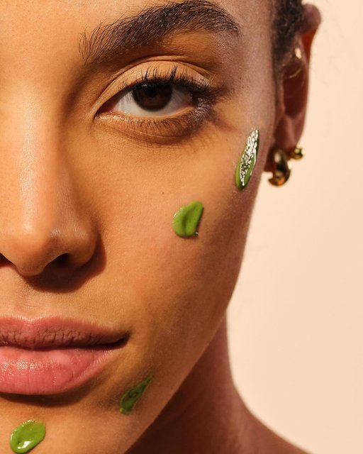 Did you know? Clarifying Mask isn’t just for a full-face detox — it’s the perfect spot treatment to target and minimize blemishes, giving you clear, calm skin when you need it most.

Shop this multitasking essential at @sephora. 💚 #cleanatsephora