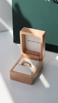 💍 WEEKEND WEDDING GIVEAWAY💍

We’re celebrating the start of wedding season with TWO days of giveaways. Today we’re giving away this 2 ct. Oval Eternity Lab Diamond ring, one of our most popular wedding bands. Don’t forget to turn on your post notifications because you won’t want to miss the next one.

TO ENTER:
1. Follow @brilliantearth
2. Like & save this post
3. Comment tagging 2 friends

NO PURCHASE NECESSARY. Entry ends Sunday 3/30 at 11:59pm PT. Open to 18+ in 50 US & DC (excluding RI). Winner will be selected randomly and notified by @brilliantearth via DM. This giveaway is not affiliated with Instagram, and is exclusively sponsored by Brilliant Earth. See link in bio for full official rules. Good luck!