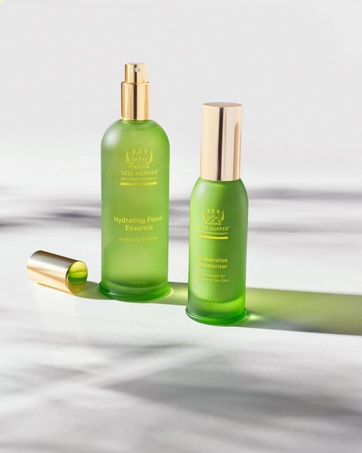 Double Cleansing 🤝 Double Moisturizing

Popularized in Japan, double moisturizing involves the layering of gentle, lightweight products that act synergistically to improve skin hydration.

Here’s Tata’s tip to achieve bouncy, soft skin:
1️⃣ Spray Hydrating Floral Essence on your face, neck and chest to prep skin for maximum absorption. 
2️⃣ Follow up with our milky Reparative Moisturizer to seal in moisture and strengthen the skin’s barrier. 

Let us know if you’d give this ritual a try in the comments below.
