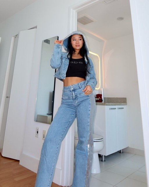 Bebe jeans were the main character all along. 💫👖