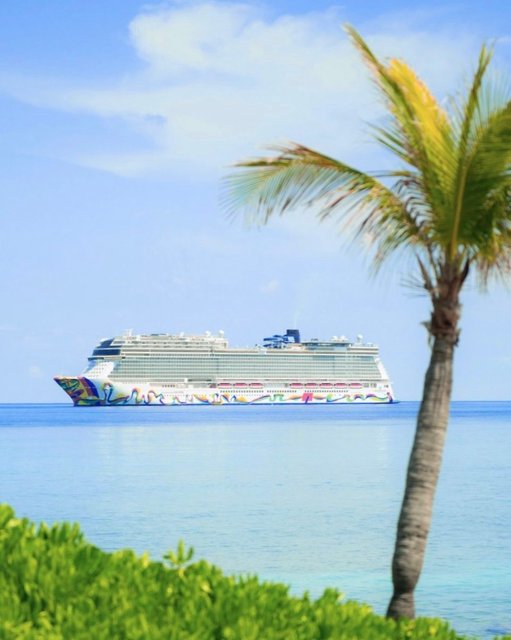Name a more perfect view of paradise. We'll wait 😎 #CruiseNorwegian

📍: Great Stirrup Cay