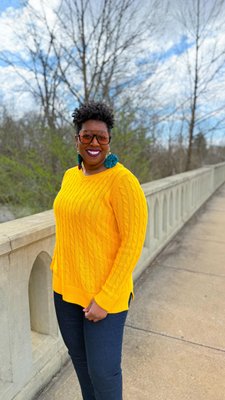 ☀️🌼 Major style inspo alert! @curlygirlinthewildstruts is rocking the Bootcut Stretch Denim Jeans paired with the stunning Cable Knit V-Neck Pullover Sweater in bright Gold! This vibrant look is definitely bringing all the sunshine vibes! ✨💛 #StyleCrush #womanwithin