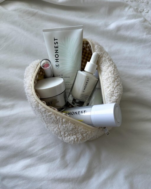 Today’s dreamy skincare lineup. ☁️

📷 | @chernikova_dianaa