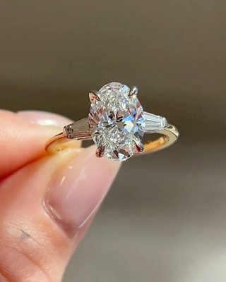 Me to the group chat after my friend mentions once that she might like an oval diamond.