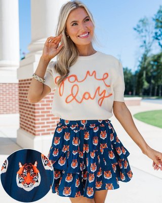 Game day style with cozy puff sleeves and bold colors! 🏈 A look as spirited as the cheers in the stands — perfect for every sideline moment. Grab it in your team colors today!

>> To The Stadium White and Orange Game Day Puff Sleeve Sweater 
>> Cheering For You Navy Tiger Skirt

#shopthemint #boutique #onlineshopping #styledaily #getthelook #everydayfashion #gameday #gamedayoutfit #SEC #fridaynightlights