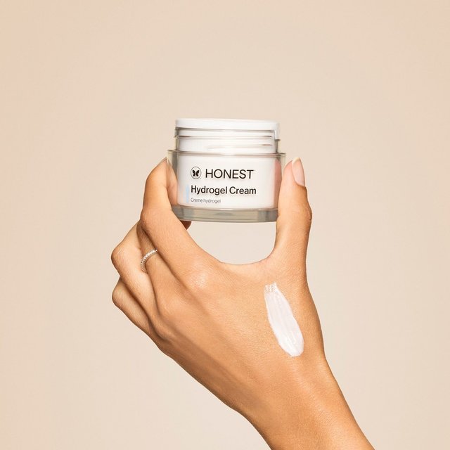 Hydration that feels like a splash of water. Hydrogel Cream firms, smooths, and leaves skin instantly radiant. 💦