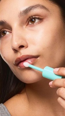 Anyone else need a lip product in every location? 🙋🏻‍♀️ Let our NEW HydraKate Pro-Collagen Lip Oil Elixir be the one in every spot 💙

Why it’s a must have:
💫 Quenches lips with instant hydration + plumping – kicking dryness to the curb
💫 Smooths lip lines + strengthens the barrier for a healthy, full look
💫 Hugs lips with a comfy, non-sticky gloss that delivers a cushiony, high-gloss shine

Lip care IS skincare + your lips deserve nothing less than clinically-backed, collagen-boosting hydration💧 Available now only on KateSomerville.com🛒 

#KateSomerville #HydraKate #Lipcare #Lipoil #HydratedLips #DryLips #clinicalskincare