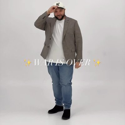 “I usually just wear black, it’s safe.”
→ Not anymore 🔥
#johnnybigg #fashion #makeoverseries #menswear #styletransformation #bigandtallstyle #confidenceboost #beforeandafter #mensfashion #johnnybiggstyle