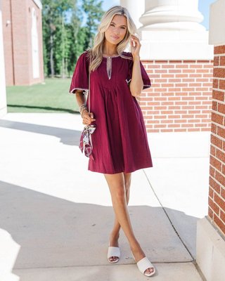 Classic maroon with a fresh contrast ❤️ This cotton dress is made for easy style that carries you through early fall days and beyond.

>> Just A Theory Maroon & White Contrast Cotton Dress

#shopthemint #boutique #onlineshopping #styledaily #getthelook #everydayfashion