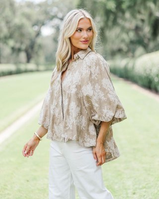 Charming taupe embroidery with a breezy fit ✨ Made for crisp days ahead—perfect for weekend outings, brunch with friends, or strolling the market as the leaves start to turn.

>> Let's Run Taupe Embroidered Bubble Sleeve Blouse

#shopthemint #boutique #onlineshopping #styledaily #getthelook #everydayfashion