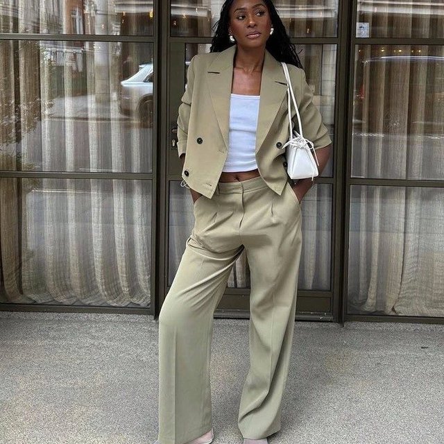 A classic with a modern twist. See how @abisolaalaka styles our Washed Khaki Vinnie Tailored Suit.