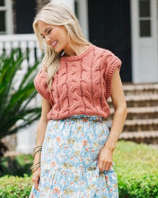 A sweater that wraps you in autumn warmth 🍂 Perfect for coffee runs, crisp park strolls, or any moment you want to feel cozy yet effortlessly chic this season.

>> What You Need To Know Rust Cable Knit Sweater

#shopthemint #boutique #onlineshopping #styledaily #getthelook #everydayfashion