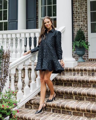 Make every moment your own 🖤 This dress is effortless, chic, and ready for whatever the day brings.

>> Share Your Story Black Textured Shirt Dress

#shopthemint #boutique #onlineshopping #styledaily #getthelook #everydayfashion