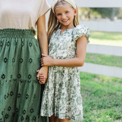 Picture-perfect and timeless 🌿 The olive toile makes such a classic statement for family photos.

$46 >> Girls: Perfect For You Olive Green Toile Dress

#girlsoutfitideas #girlsstyleinspo #girlstyleinspo #momsofgirls #southernmomstyle #ShoptheMintGirls #girlsdresses #momanddaughter #familyphotos
