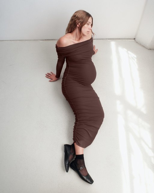 JUST DROPPED: OFF THE SHOULDER MESH DRESS CHOCOLATE 🍫🤎

The off-the-shoulder moment you’ve been waiting for is back... this time in a rich, chocolate hue perfect for any occasion and the fall season 🍂

Be the first to shop it now at bumpsuit.com

#chocolate #meshdress #bumpstyle #maternitydresses #falldresses
