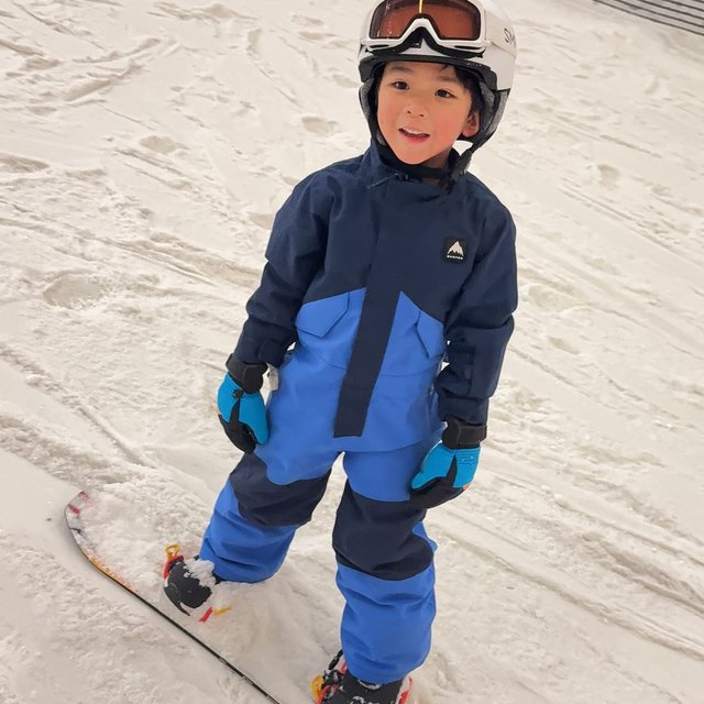 5 year old boy !! YOU Nailed it 🥳🥳🥳🥳
#snowbording #kidssnowboarding #indoorskiing #bigsnow #burton #nymmkids #burtonkids #burtonsnowboards #stepon #oakley #smithgoggles bigsnowad newyorkmodelskids