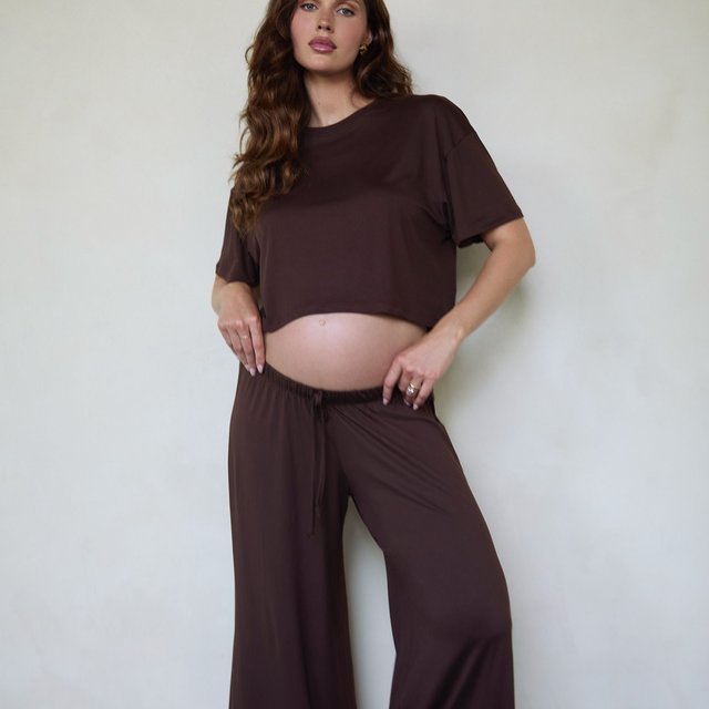 There’s nothing sweeter than a cozy chocolate cloud set 🍫☁️
Perfect for slow mornings, travel days, or curling up with a book. Melt into yours at bumpsuit.com
#loungewear #fallvibes #cozy #pjs