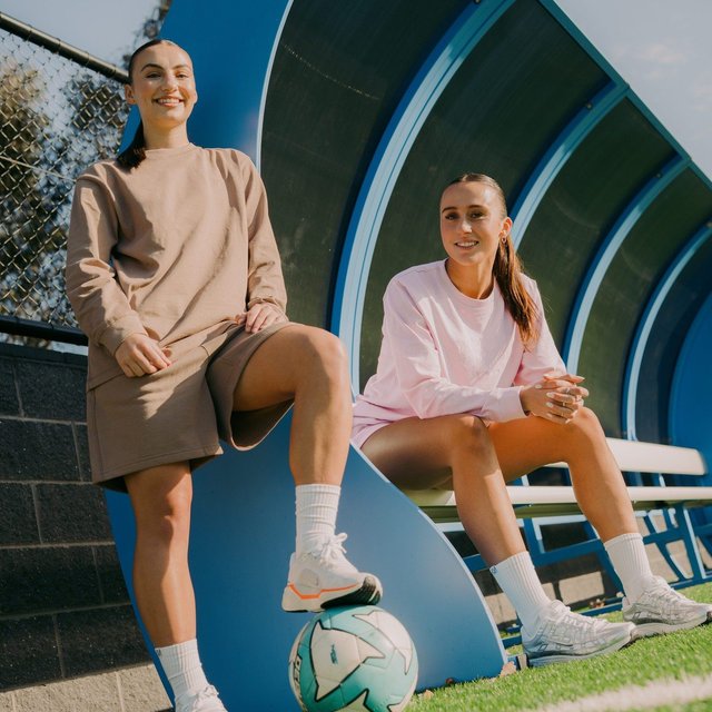 Meet your new go-to...the Cosy Fleece set that never quits. Gym, training, errands and repeat👏
Spotted on A-League Women @sienna_saveska_ @brontetreww
#Rockwear #WePlayStrong #Rockwearicons