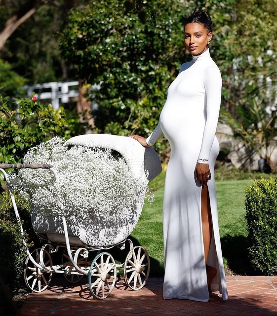 Your plans + bumpsuit = best dressed always 🤍🕊️ @jastookes during her first pregnancy wearing ‘The Monica’ and ‘The Dress’       
      
#jasminetookes #babyshowerstyle #datenightlooks #bumpstyle