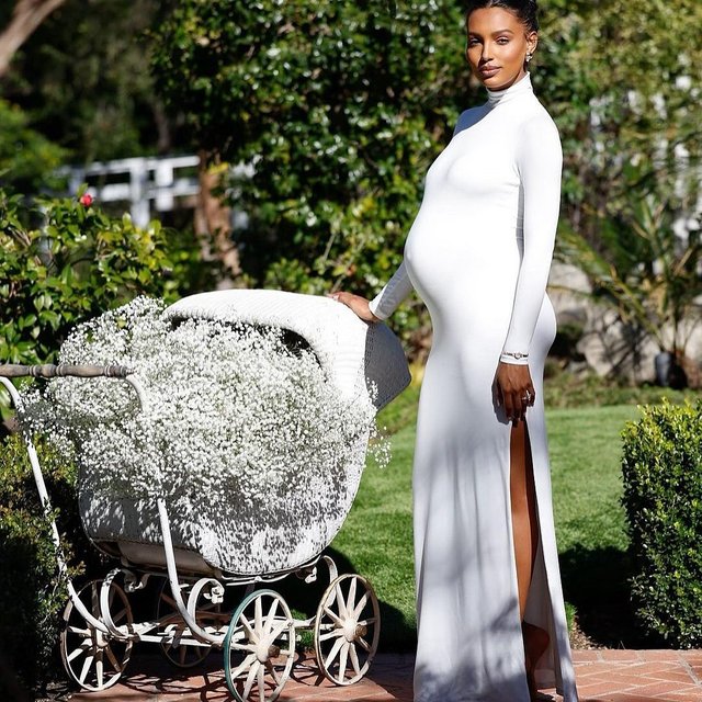 Your plans + bumpsuit = best dressed always 🤍🕊️ @jastookes during her first pregnancy wearing ‘The Monica’ and ‘The Dress’
#jasminetookes #babyshowerstyle #datenightlooks #bumpstyle