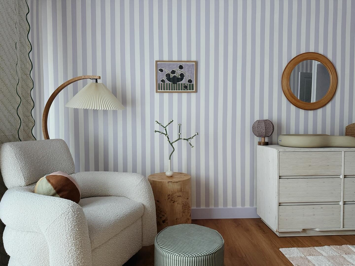 専用！roughlow 新品未使用airy fringe sheertops白 Snoozer Cream Boucle Nursery Swivel Glider Chair by Leanne Ford +