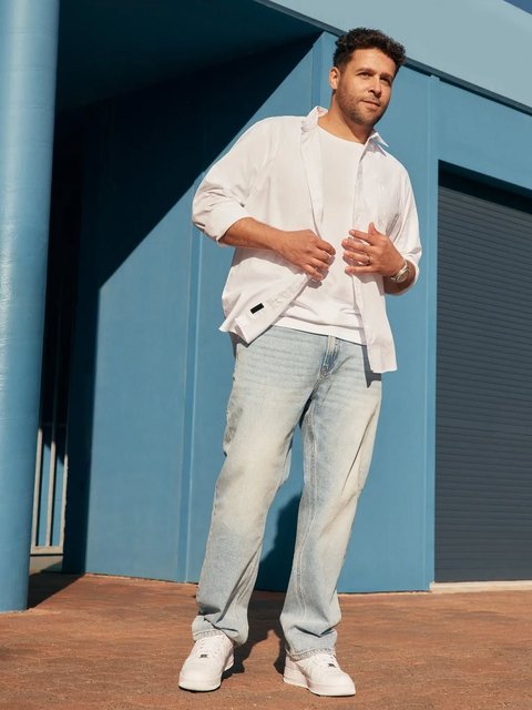 The Murphy Jean | A relaxed fit with stretch where it counts and a wash that feels lived in. 

#denim #mensfashion #jeans #style #axlandco