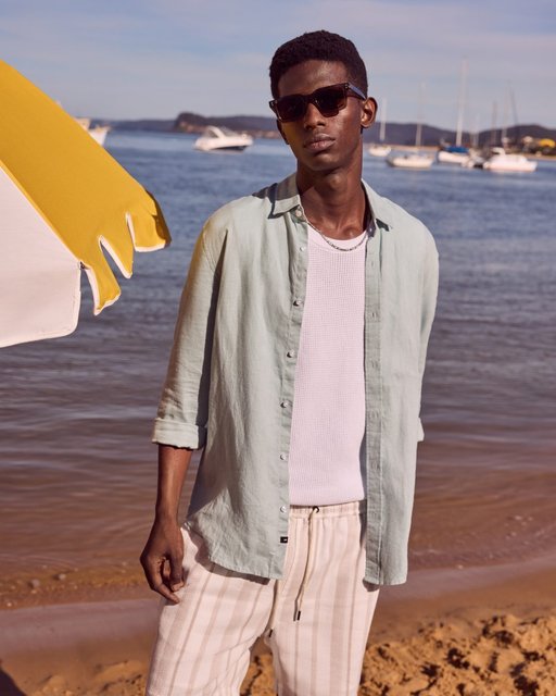 Lightweight. Breathable. Effortless.
This season’s linen makes dressing up easy.