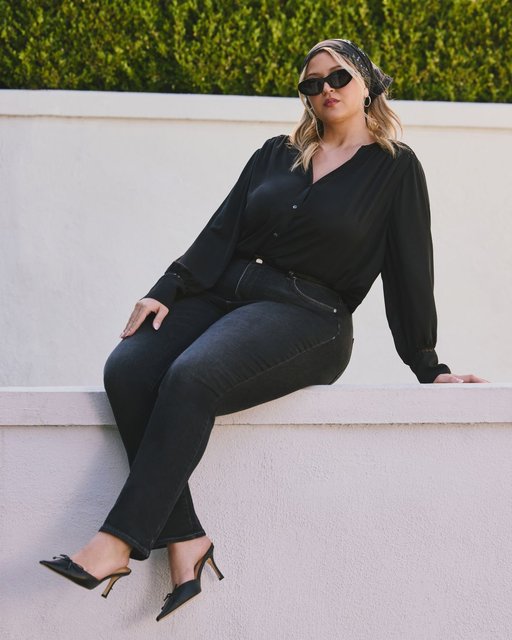 Wishing you a chic week 💙
Shop this look at the link in bio!