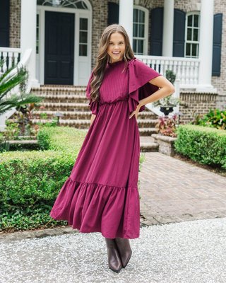 ✨ Fall in love with fall hues! 🍂 The All The Good Burgundy Red Ruffled Midi Dress features a round neckline with pleated ruffle detailing, short flutter sleeves, and an elastic waist that creates a flattering, comfortable fit. Designed in rich autumn tones with twirl-worthy movement, it’s the perfect choice for brunch, date night, or any cozy occasion. ❤️

>> All The Good Burgundy Red Ruffled Midi Dress