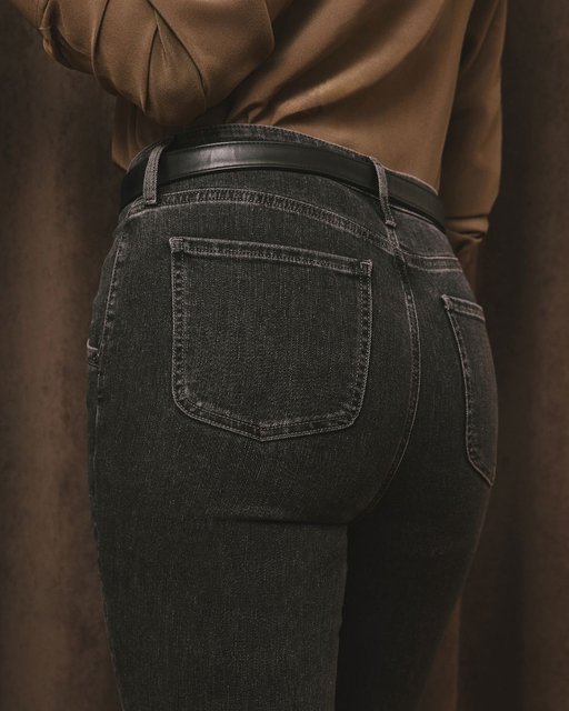 Grey jeans offer a perfect blend of versatility and sophistication, especially in the on-trend silhouettes linked in our bio 🩶