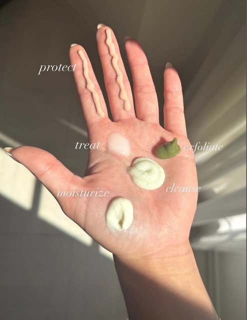 Kate’s 5 daily do’s (and the order to apply them) ☑️

1️⃣ cleanse — ExfoliKate Daily Foaming Cleanser
2️⃣ exfoliate — ExfoliKate Intensive (1–2x/week)
3️⃣ treat — HydraKate Recharging Serum
4️⃣ moisturize— Total Repair Cream
5️⃣ protect — HydraKate Illuminating SPF 50+ Drops 

Which step are you guilty of skipping? 👀