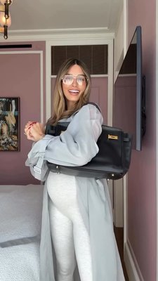 OOTD with @yhasmina.ferrara 🩶 Chic has never been comfier in our cotton styles 😍

#bumpstyle #ootd #chic