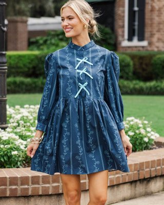 Elegant, playful, and ready for anything 💙 This navy floral dress is made for brunches, strolls, or any day you want to shine.

>> There's Always Hope Navy Floral Dress

#shopthemint #boutique #onlineshopping #styledaily #getthelook #everydayfashion