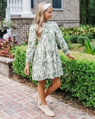 Sweet and classic 💚 This olive green toile print dress is twirl-worthy and full of timeless charm for her fall wardrobe.

$46 >> Girls: The Baileigh Olive Green Toile Print Dress