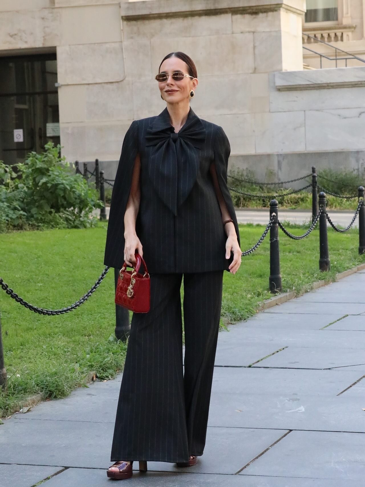 Olivia Pinstriped Wide Leg Pant In Black/off White | Alice +