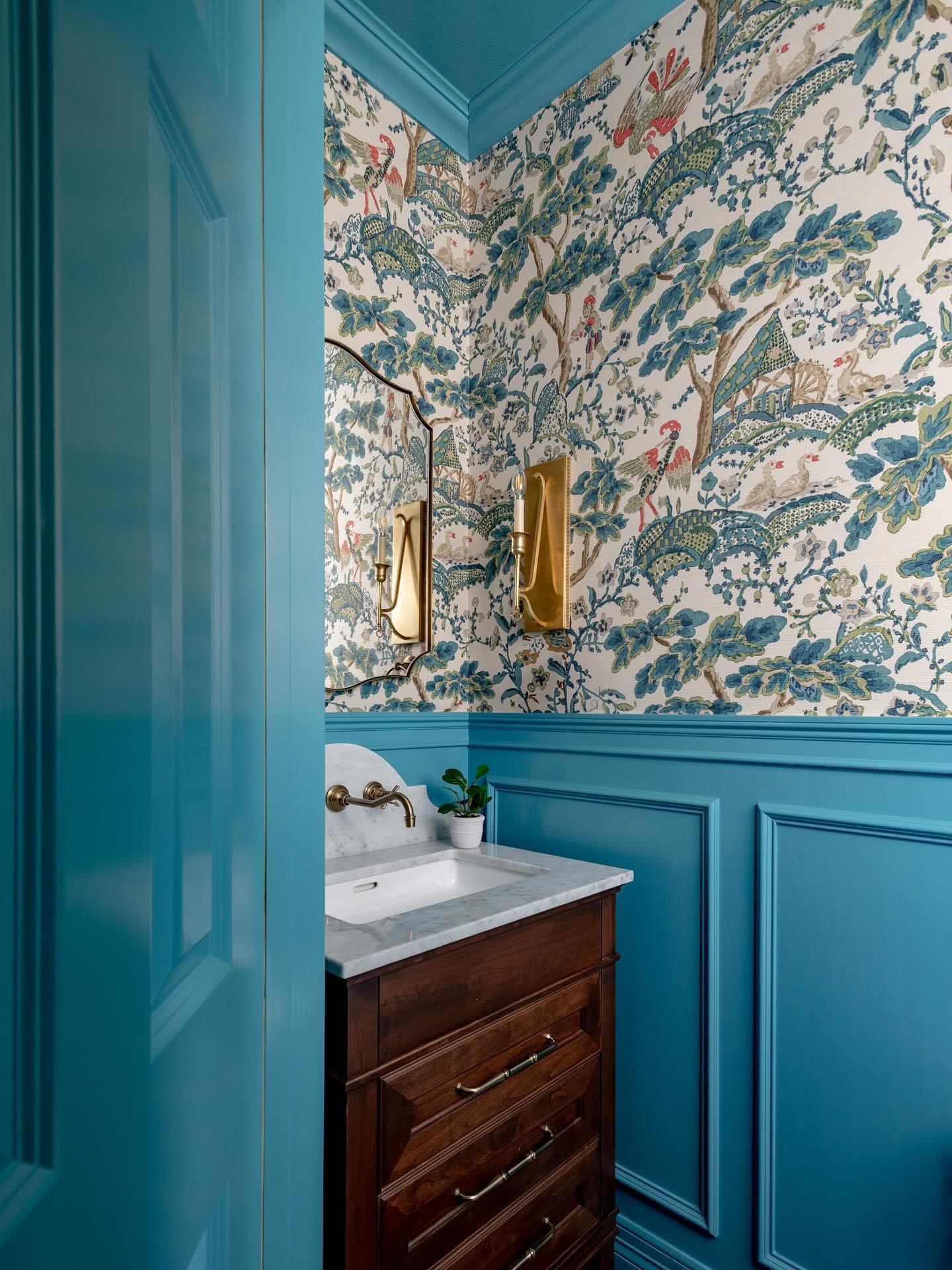 Kelmescott Wallcovering Peacock On Sand Wallcovering | Scalamandre