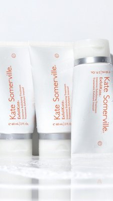 Not every trend is worth the hype 👀

We asked Patrice, a master esthetician at our @katesomervilleskinclinic to rate skincare trends so you know what deserves a spot in your routine, and what to skip 🤍

Which trend are you curious about most?