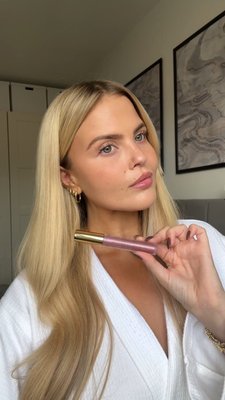 POV: You’ve just found your new favourite autumn lip gloss.💋 Hydrating, plumping and so flattering - The NEW Volumising Lip Perfector shade 2.0 comes in a soft, shimmery taupe that elevates your everyday look. 🍂 

Infused with:
• Peptides to smooth fine lines
• 2% Sodium Hyaluronate for deep hydration
• Caffeine for a natural plump
• A cooling minty finish you’ll crave

✨ Skincare meets gloss. And it shows.

Tap the link in bio to shop
& tag us in your Lip Perfector selfies 💫

#MZSKIN #VolumisingLipPerfector #AutumnBeauty #CleanBeauty #GlossyLips