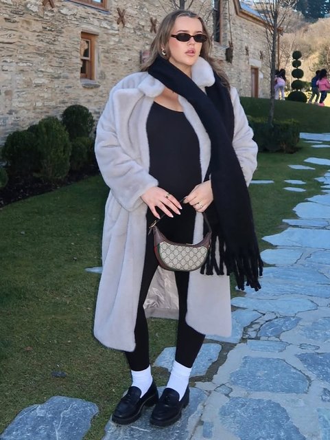 Layering season 🤝 our essentials. Our styles are the perfect base to wear as is or however you want 🖤 @lndyah 

#bumpstyle #fallstyle #chic