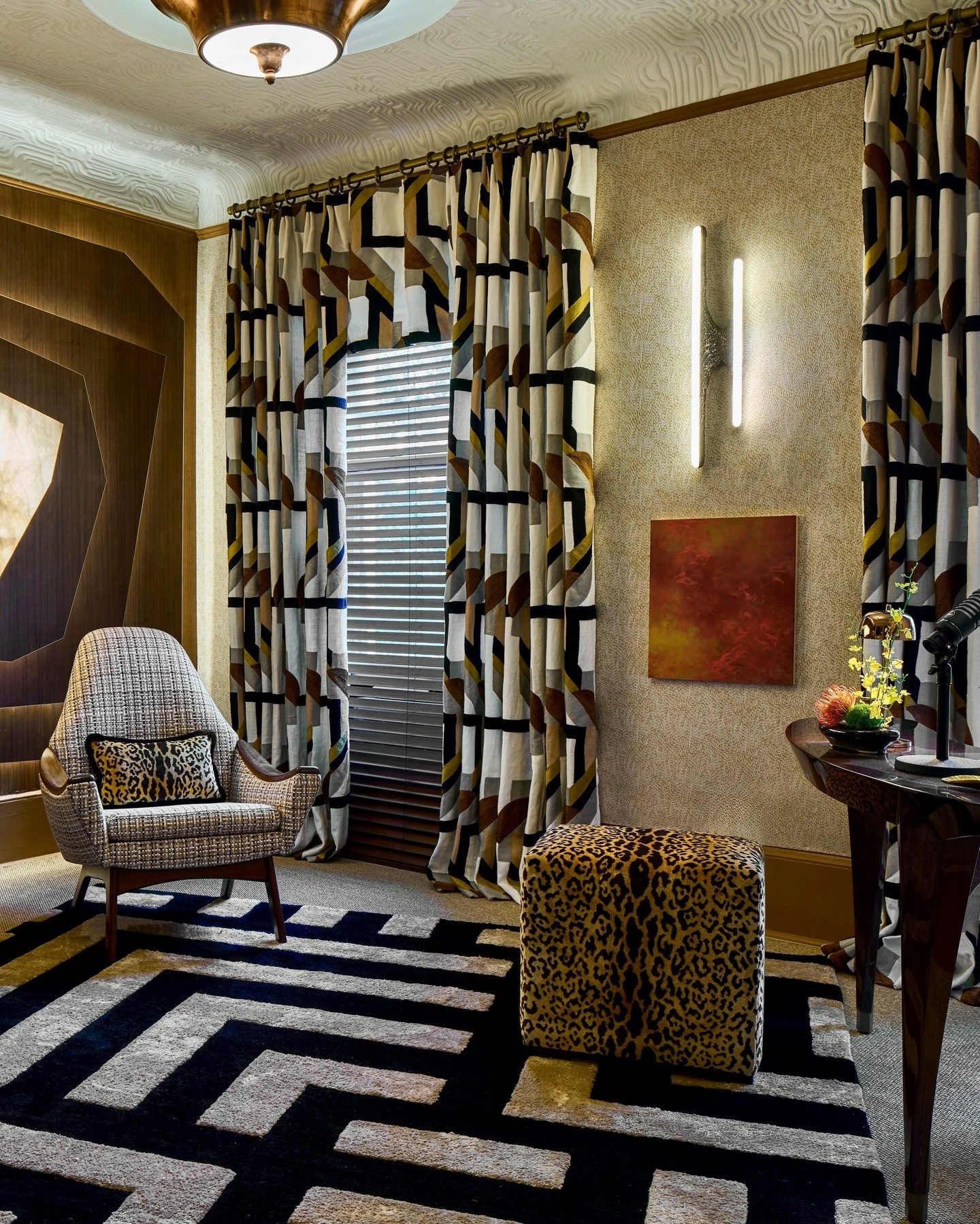 Leopardo Ivory, Gold & Black Fabric | Scalamandre