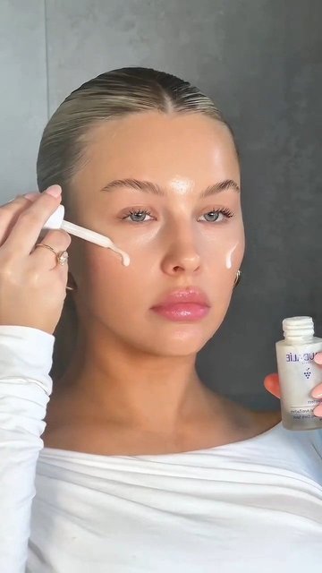Radiance revealed 😍 @bybrookelle's skin transformation is all thanks to @caudalieus’s Vinoperfect Dark Spot Serum 👏 Try this product + more from the brand by shopping at the link in bio