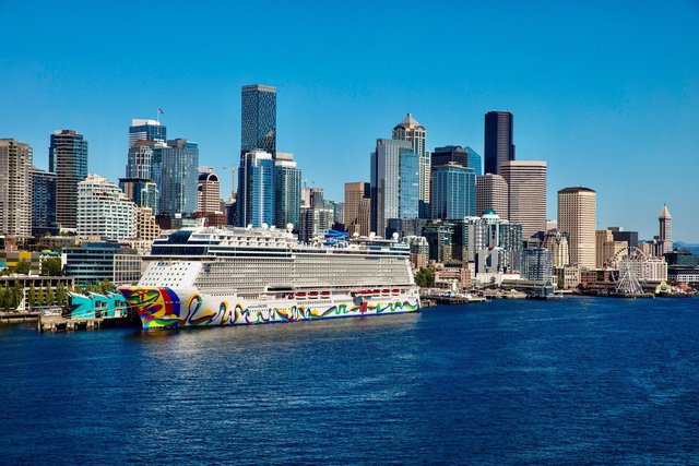 Beautiful ship 🤝 bold skyline #CruiseNorwegian

📍: Seattle