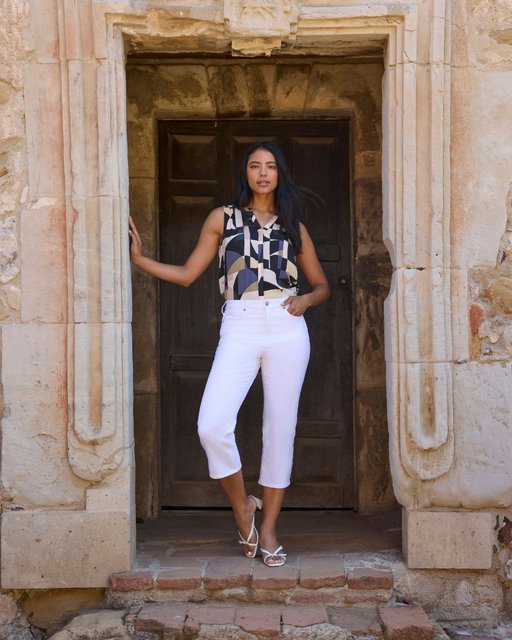 Let's get into white denim 🤍 Shop the collection at the link in bio!
.
.
.
.
#nydj #perfectfit #fitiseverything #summerstyle #whitedenim #jeans