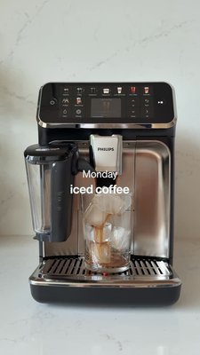 Play Philips 5500 Series Fully-Automatic Espresso Machine with LatteGo & Iced Coffee - video 0 of 0