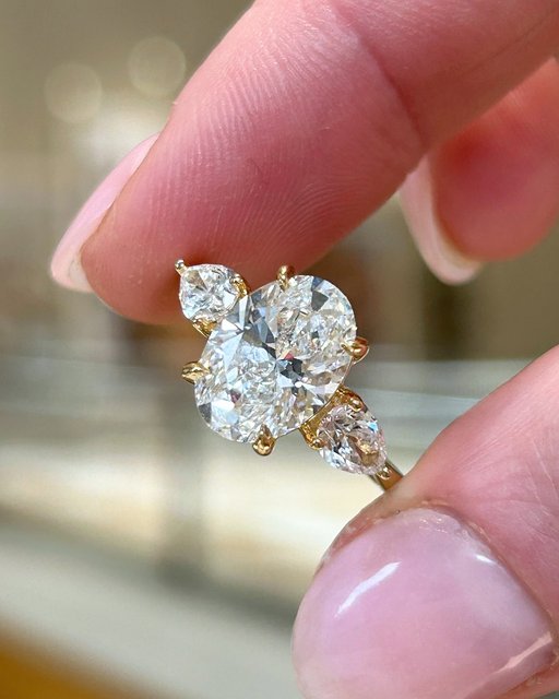 Some rings whisper. This oval engagement ring speaks volumes. Comment “💍” for the ring details.