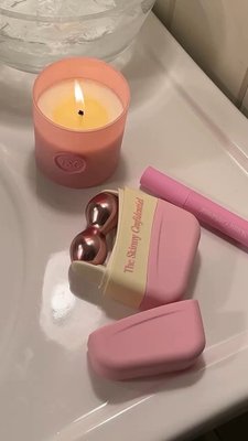A slow morning, @theskinnyconfidential style 💕 @nalilychav starts her day with the The Mint Roller, Brow Peptide, and Non-Toxic Candle 🧖‍♀️🕯️ Add these products to your routine by shopping at the link in bio