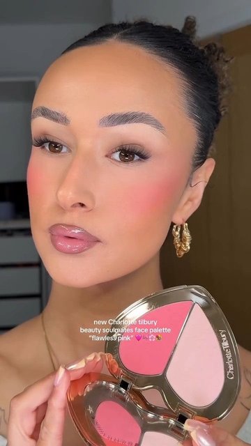No filter needed when using @charlottetilbury's Beauty Soulmates Face Palette 😍👏 @hanstluce shows us how to apply this airbrush powder + pink blush duo for a flawless look 💕