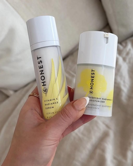 From morning to night, the Radiance Line helps skin look refreshed and naturally luminous. 

☀️ Vitamin C Radiance Serum
Made with Vitamin C, Hyaluronic acid, and Artichoke extract, this day-brightening serum helps even your skin tone and boost hydration for a radiant complexion.

☀️ Everyday Radiance + C Moisturizer
Formulated with Vitamin C and Niacinamide, this lightweight moisturizer brightens skin and boosts radiance, and delivers up to 24 hours of moisture.

Shop via link in bio.