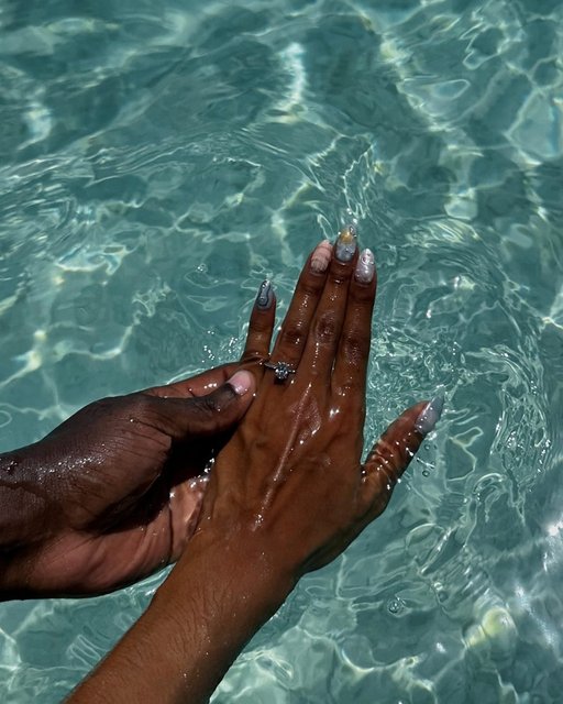 This and an OOO message that says “engaged”

@bezafrehiwot